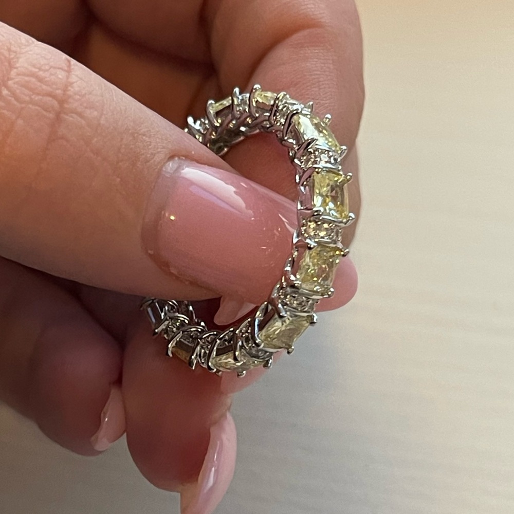 Size 9 Beautiful Lemon Cubic Zirconia Ring - Picture 4 of 6